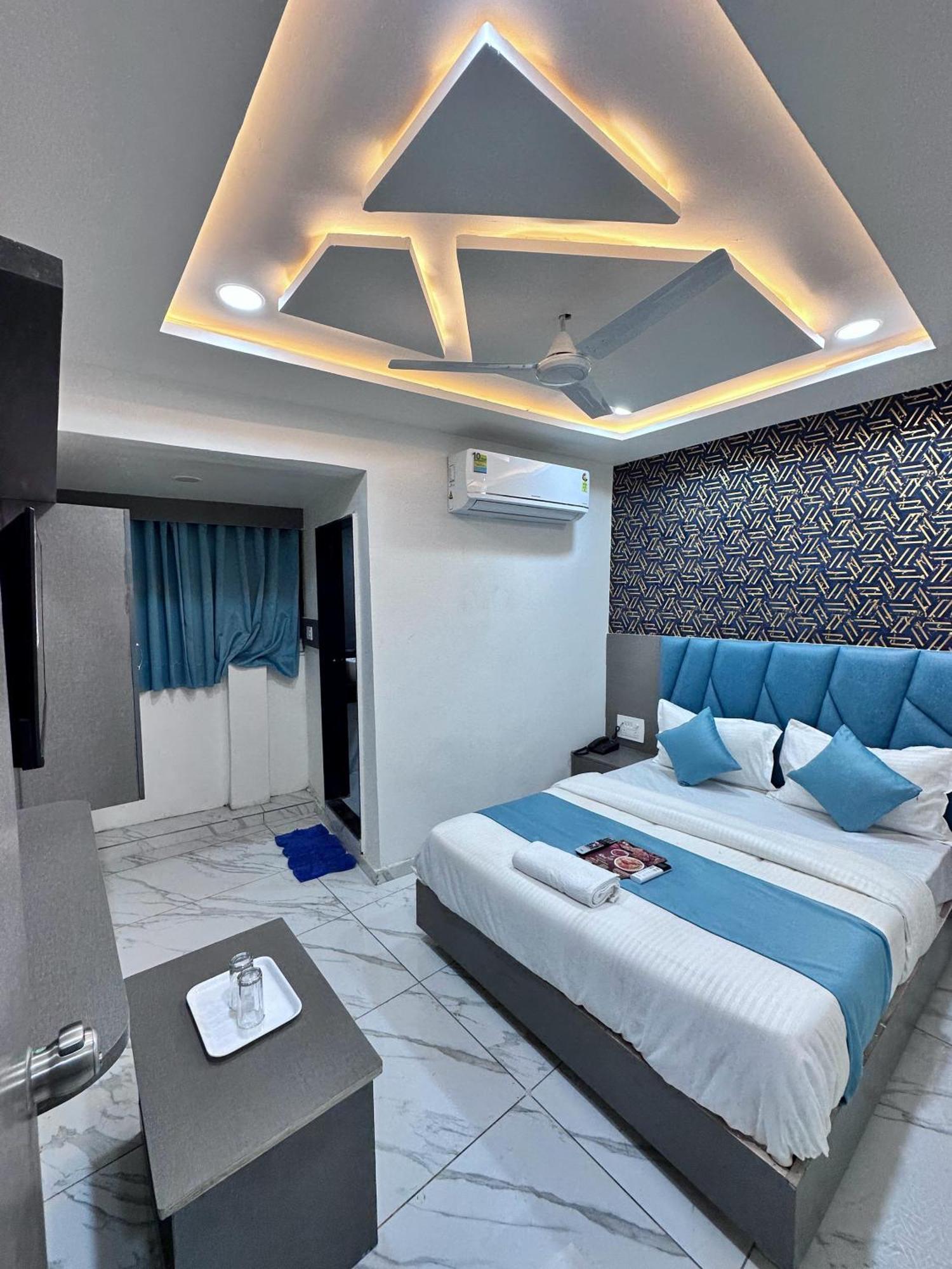 Hotel The Pacific Ahmedabad Airport エクステリア 写真