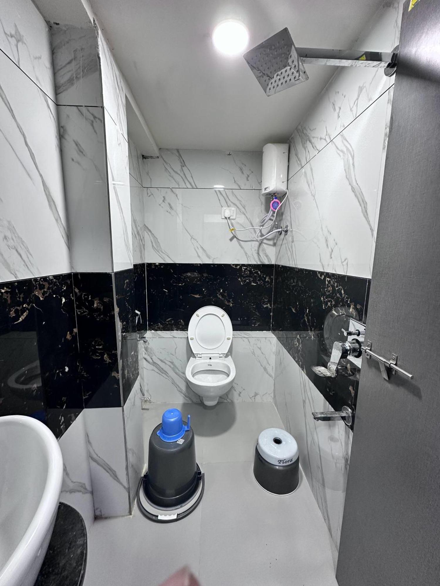 Hotel The Pacific Ahmedabad Airport エクステリア 写真
