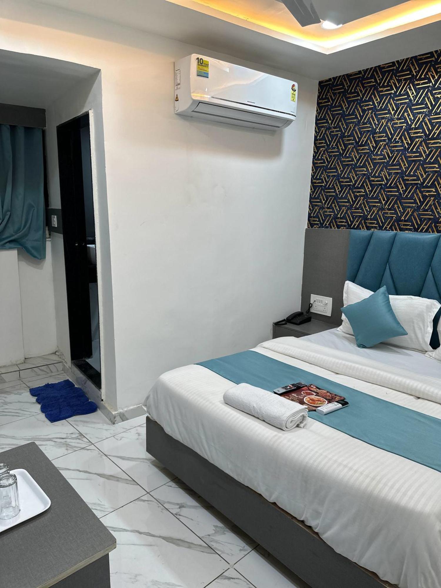 Hotel The Pacific Ahmedabad Airport エクステリア 写真