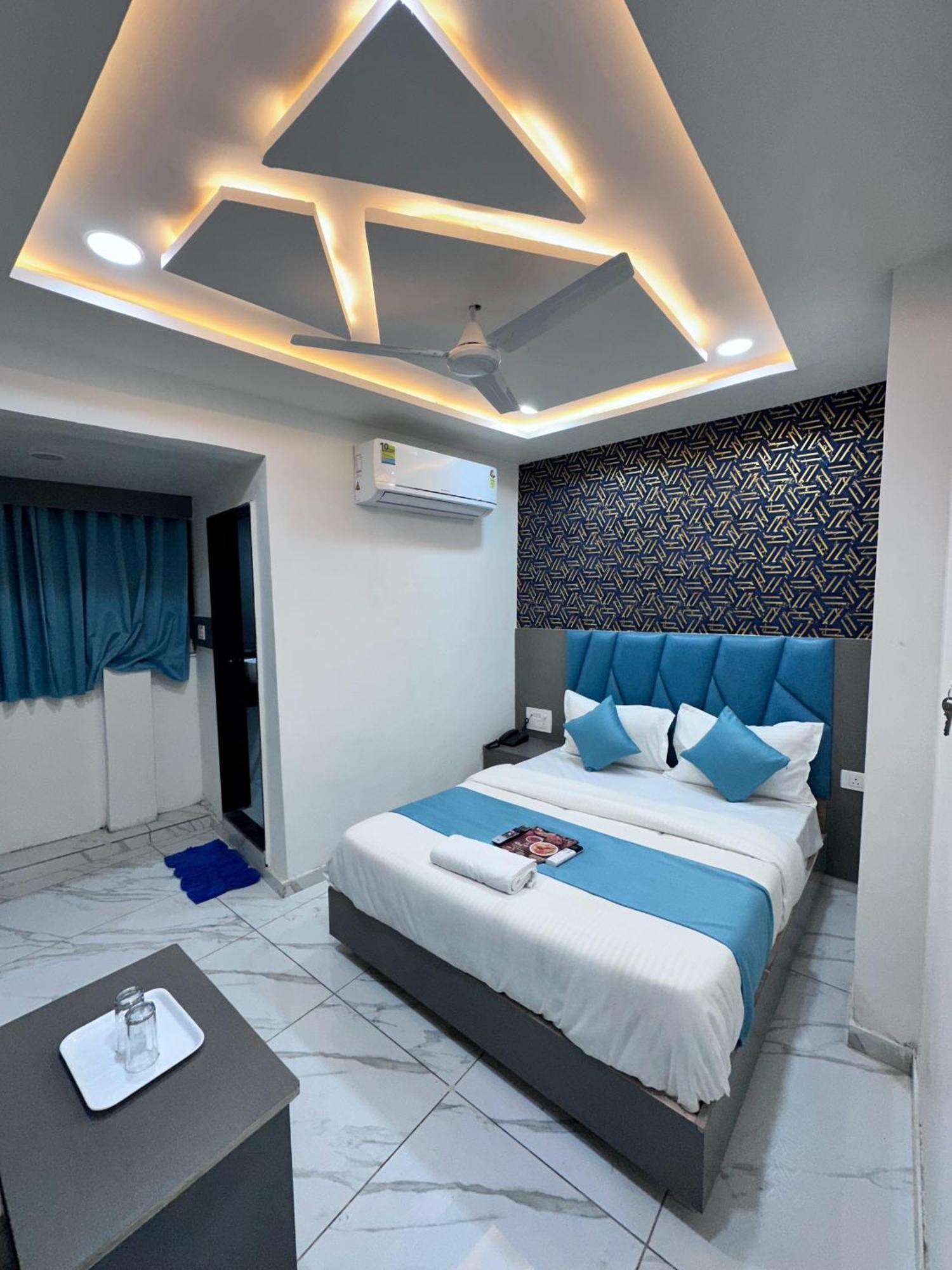 Hotel The Pacific Ahmedabad Airport エクステリア 写真