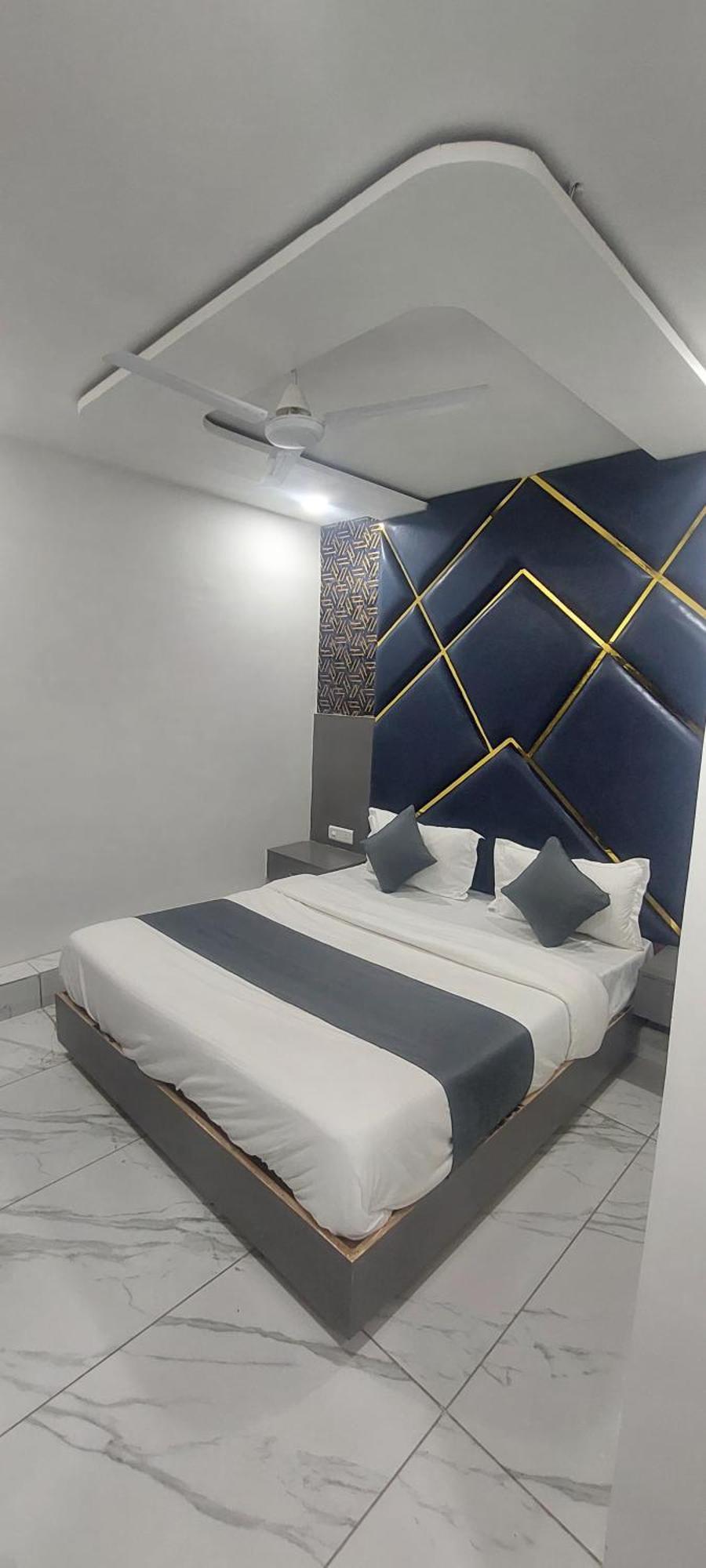 Hotel The Pacific Ahmedabad Airport エクステリア 写真