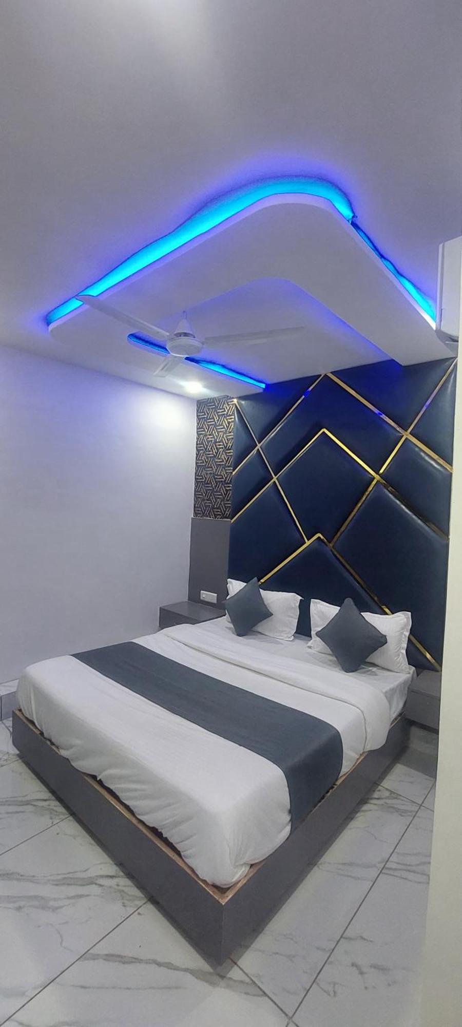 Hotel The Pacific Ahmedabad Airport エクステリア 写真